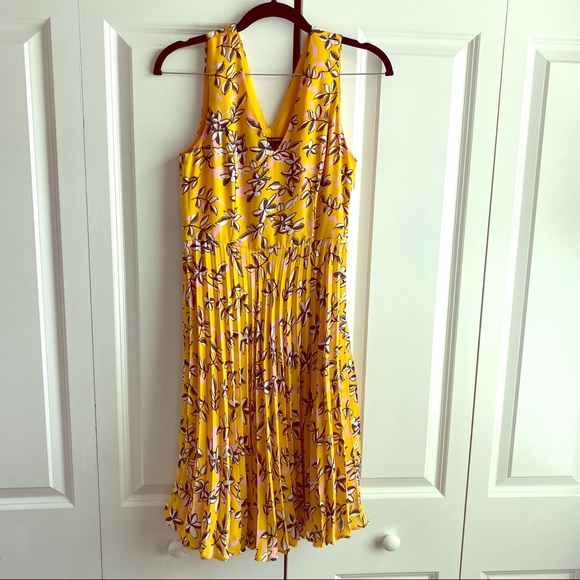 Banana Republic Pleated Floral Dress - Picture 1 of 3